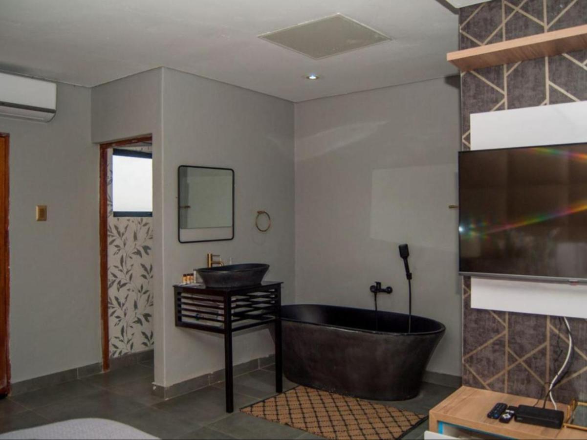 The Lux Hotel And Resorts Louis Trichardt Exteriör bild